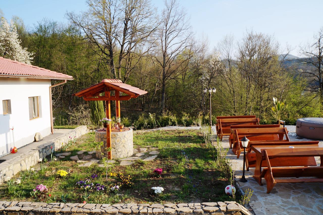 Hotel Family Complex Krisbo Donkovtsi Exteriér fotografie