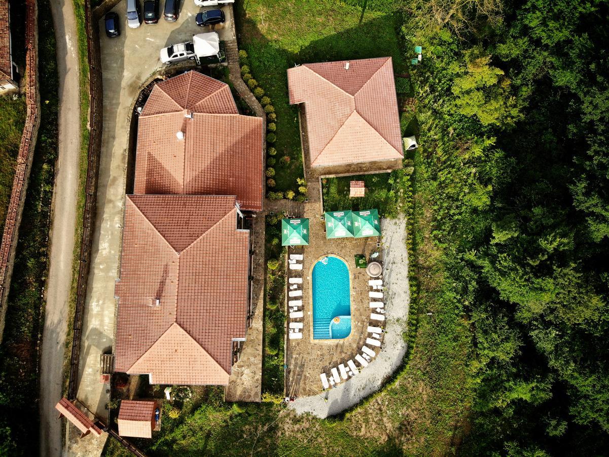 Hotel Family Complex Krisbo Donkovtsi Exteriér fotografie